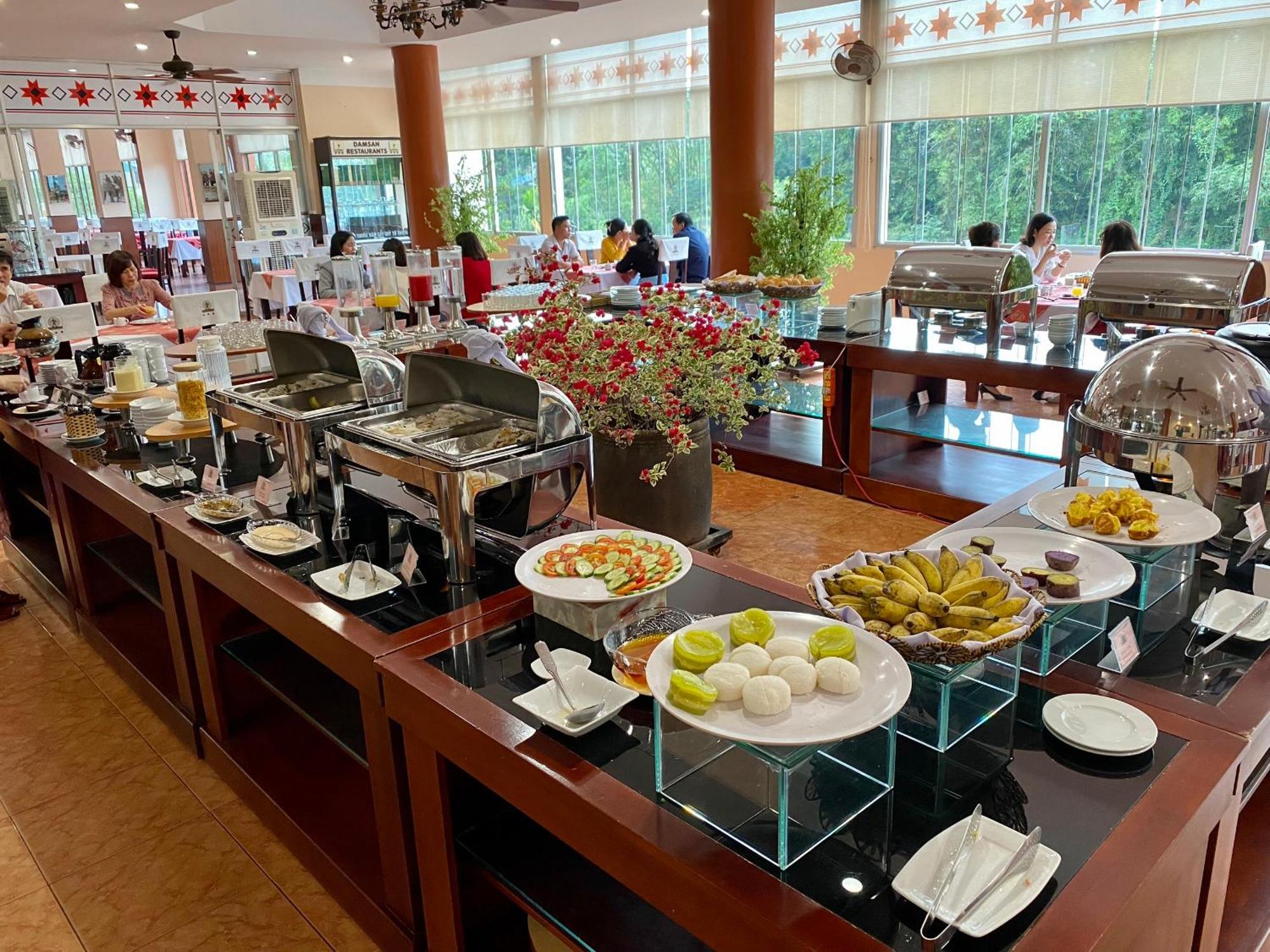Dam San Hotel Buon Ma Thuot Bagian luar foto